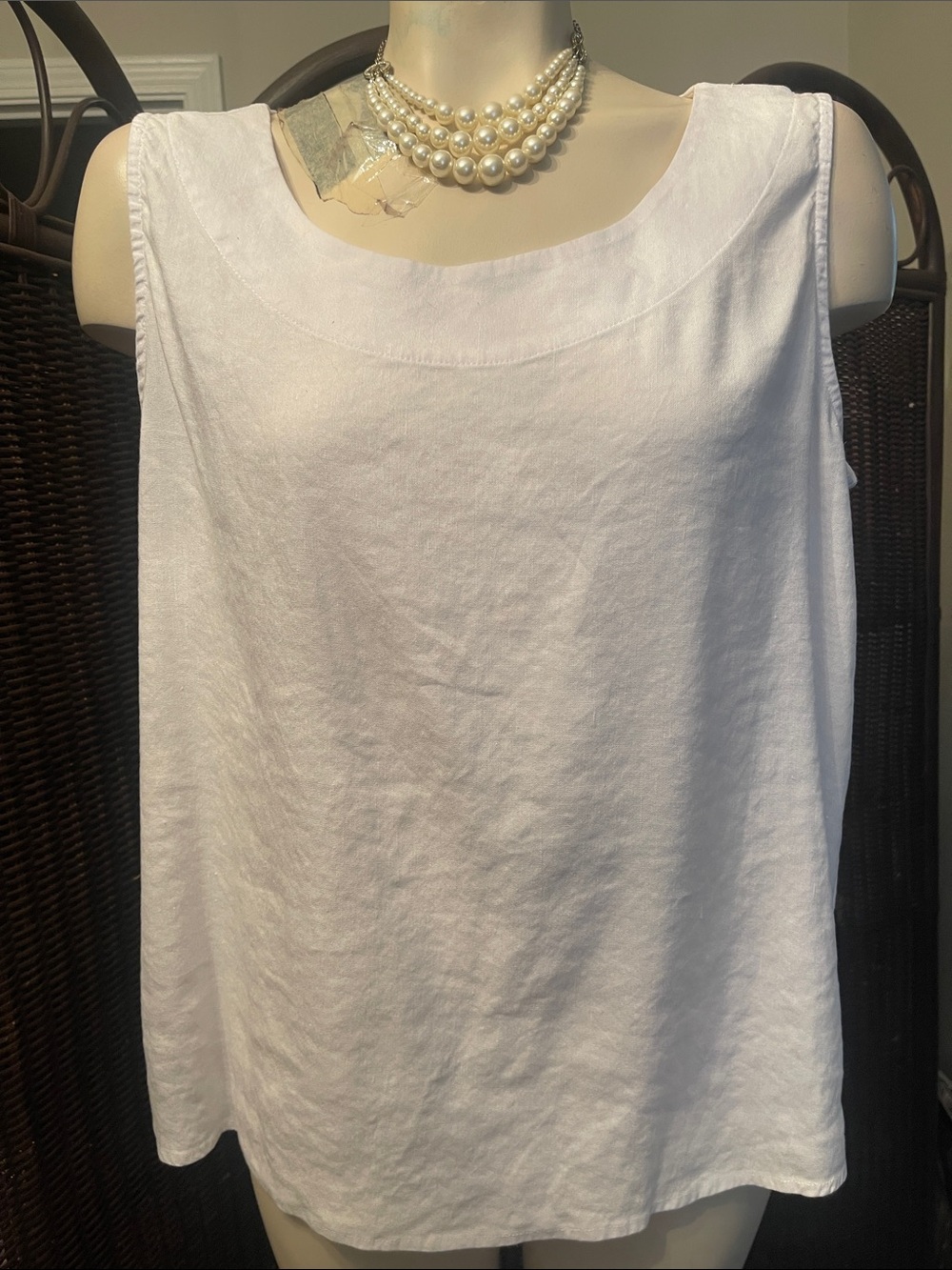 Classic White Linen-Blend Sleeveless Tank Top